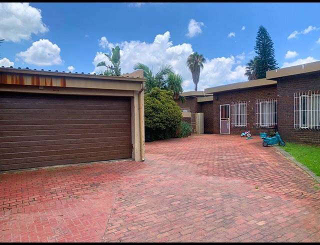 4 BEDROOM HOUSE FOR SALE IN BIRCHLEIGH